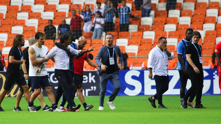 Adana Demirsporda Vincenzo Montella ile Mario Balotelli arasında tartışma Bir anda üzerine yürüdü...