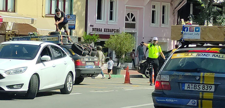 Tavanda yolculuk polise takıldı