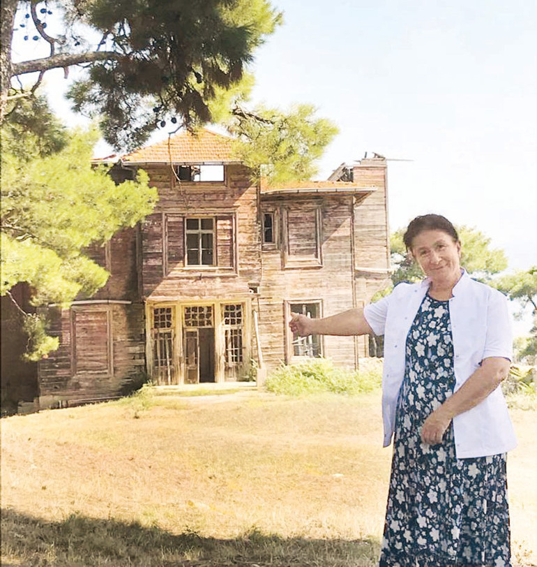 Yetimhanenin bahçesindeki ilkokula restorasyon izni çıktı