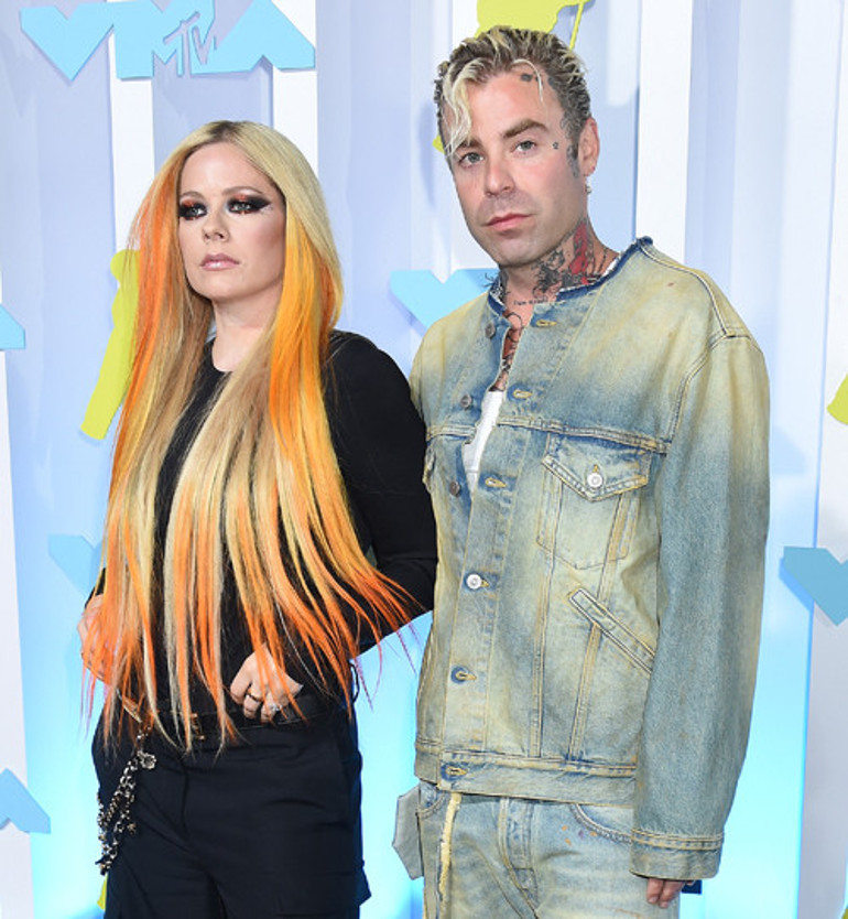 Taş Devrinden kalma kıyafet: Johnny Depp gökten indi