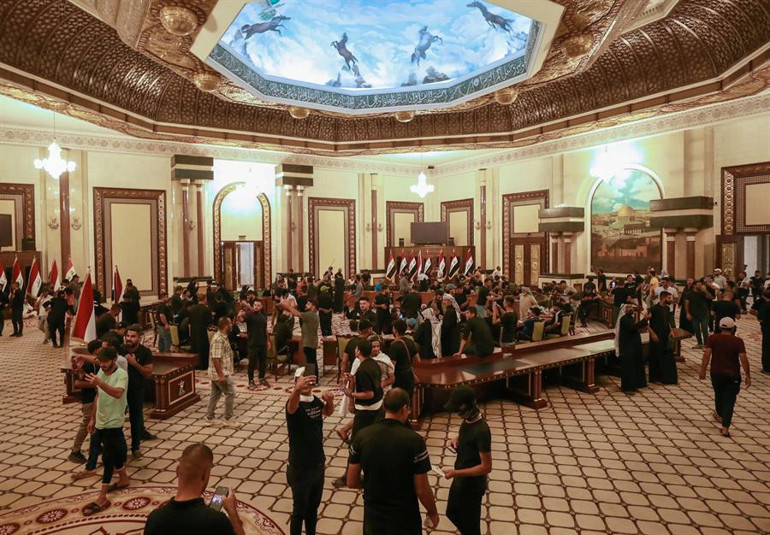 Irakta gerilim yükseliyor... Mukteda es-Sadr  bir saat süre verdi: Protestoları sonlandırın