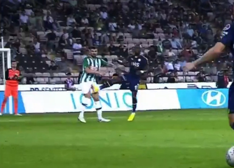 Son dakika: Konyaspor - Fenerbahçe maçında çok konuşulan kırmızı kart Enner Valencia Süper Ligde bir ilki yaşadı...