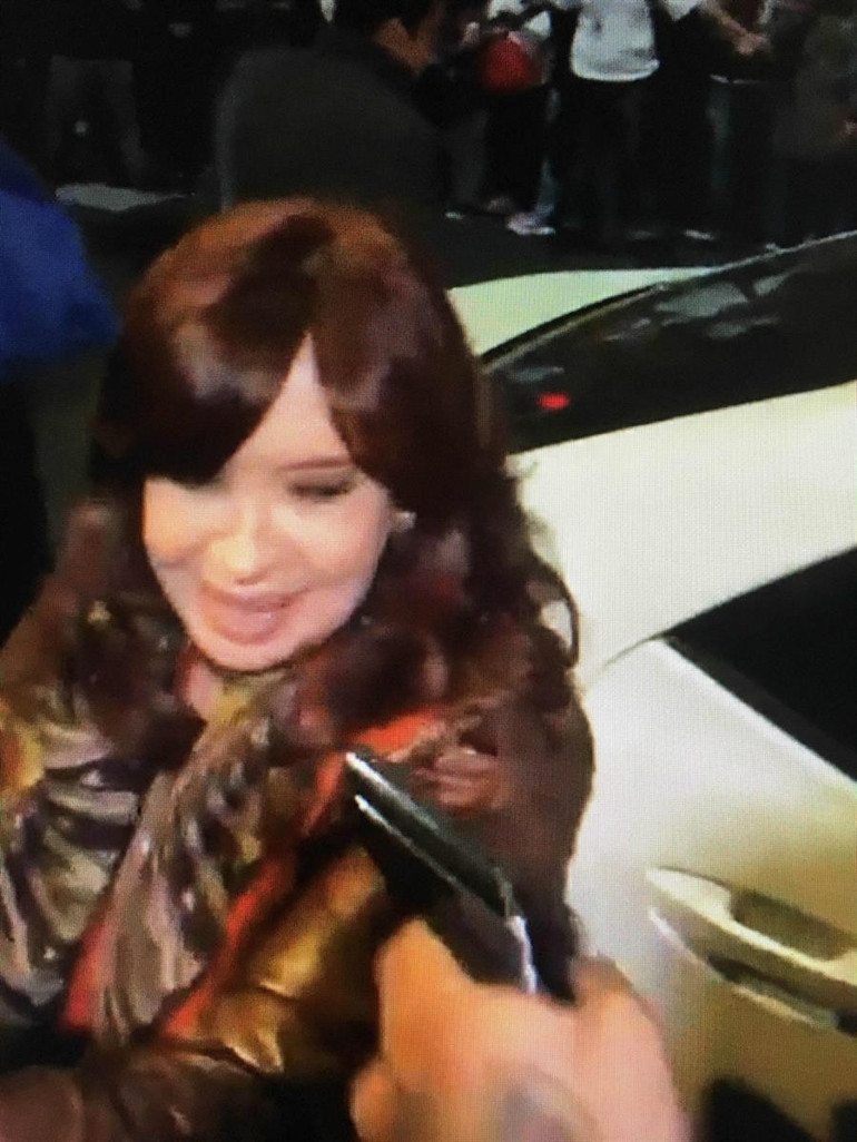 Tüm dünya izledi… Arjantin’de akılalmaz anlar: Eski Cumhurbaşkanı Cristina Fernandez de Kirchner’e suikast girişimi