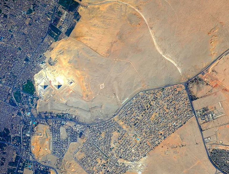 Yüzyıllık gizem çözüldü İşte büyük Giza Piramitlerinin bilinmeyen sırrı ...
