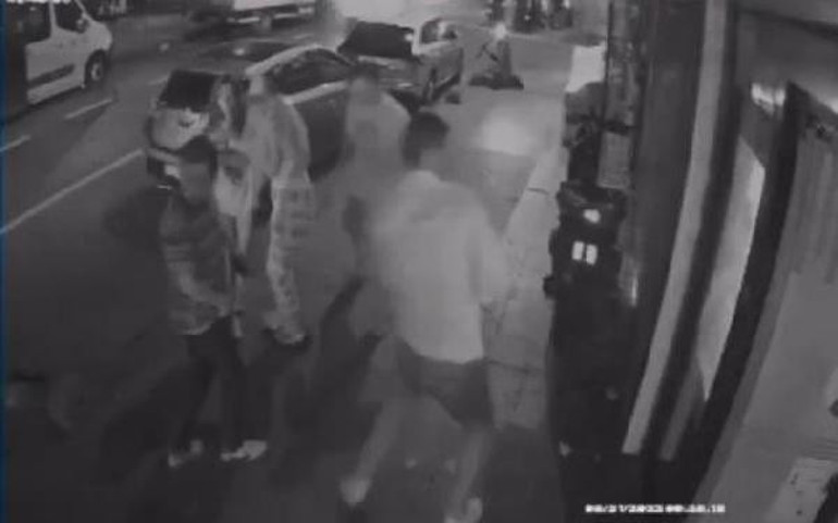 Gaziosmanpaşada garsona silahlı saldırı kamerada