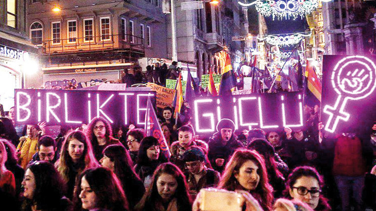 Erkeklerin şiddet uyguladığı kadınlara nasıl davranmalı