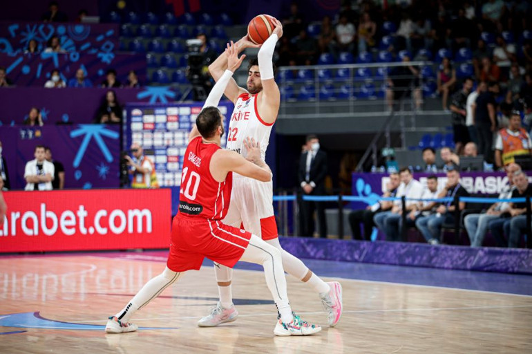 Son Dakika: EuroBaskette skandal Furkan Korkmaza koridorda saldırı ve bir değil iki kural hatası... Tarihi rest... Turnuvadan çekiliriz