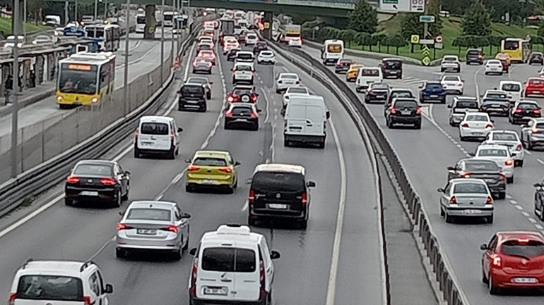 Anaokulu ve ilkokul birinci sınıflar için ders zili çaldı