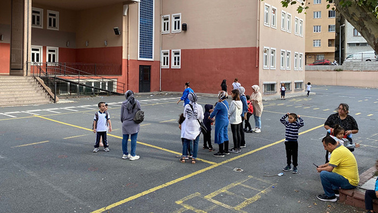 Anaokulu ve ilkokul birinci sınıflar için ders zili çaldı