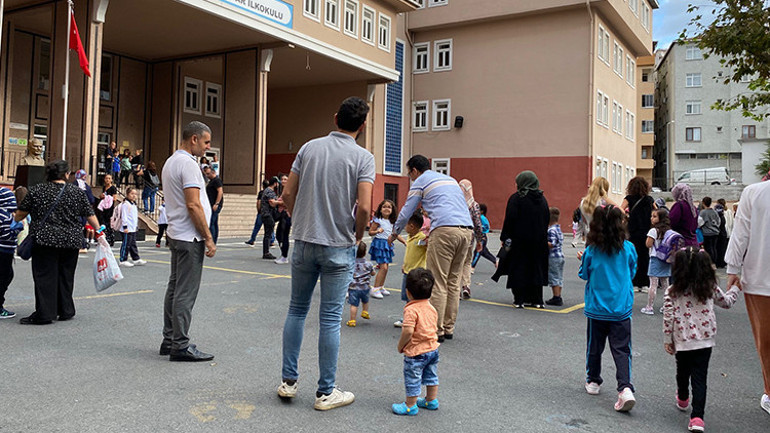 Anaokulu ve ilkokul birinci sınıflar için ders zili çaldı