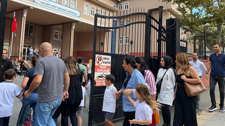 Anaokulu ve ilkokul birinci sınıflar için ders zili çaldı