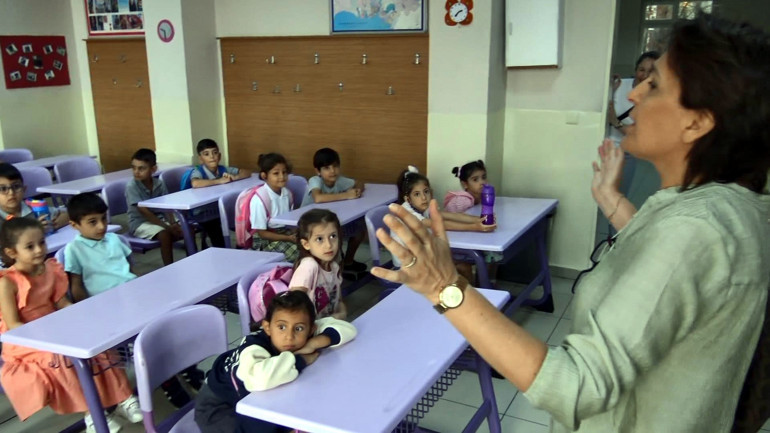 Anaokulu ve ilkokul birinci sınıflar için ders zili çaldı
