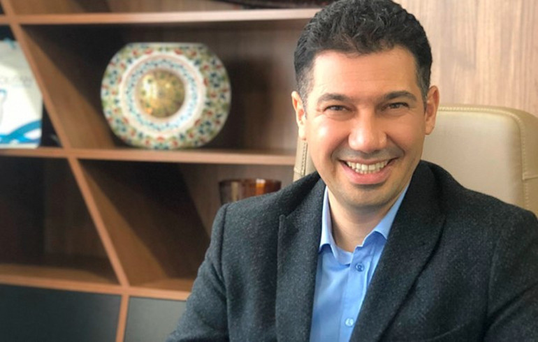 “Şeffaf plaklar ile 7’den 70’e her yaştan kişi tedavi edilebiliyor”