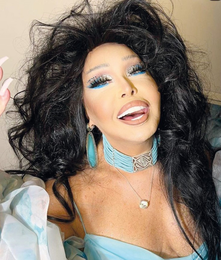 Pınar ve Kaan el ele