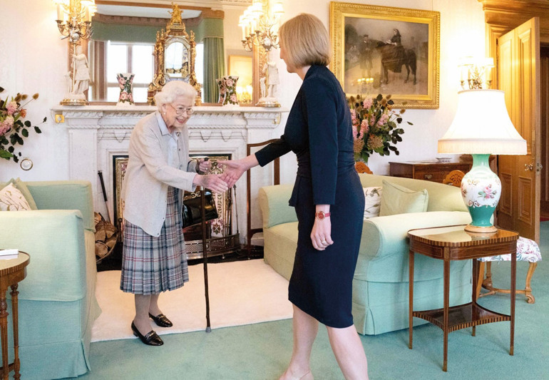 İngilterenin yeni Demir Ladysi