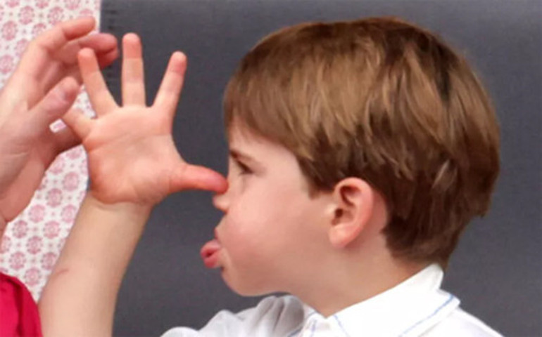 Yerinde duramayan prens: Şimdi okullu oldu, ilk gün bağımsızlığını ilan etti