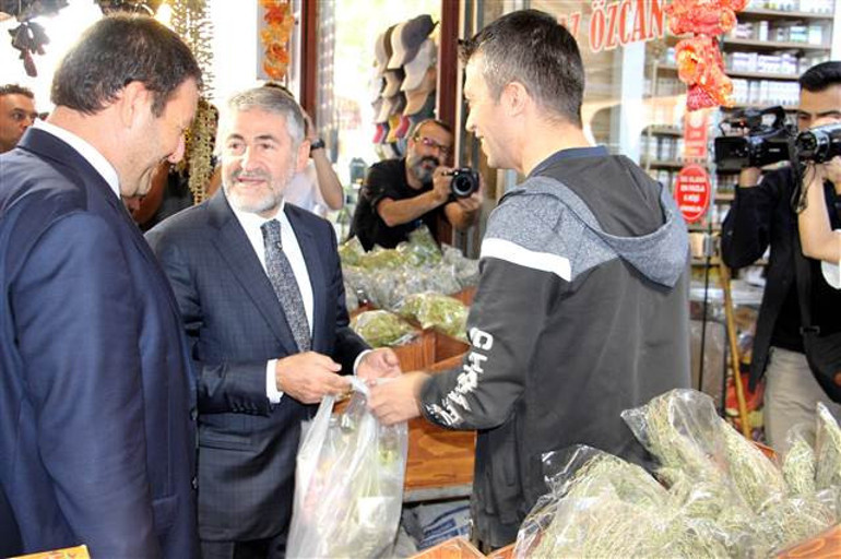 Bakanı Nebati: Paketlerle dar gelirlileri rahatlatacak tedbirleri alıyoruz