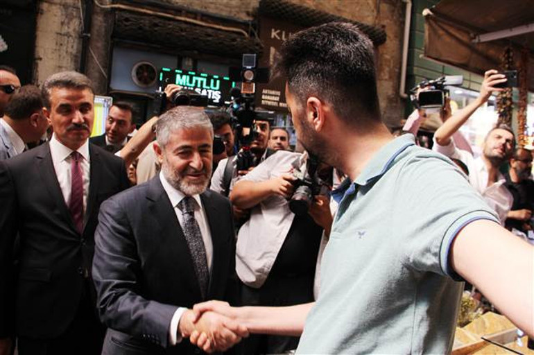 Bakanı Nebati: Paketlerle dar gelirlileri rahatlatacak tedbirleri alıyoruz