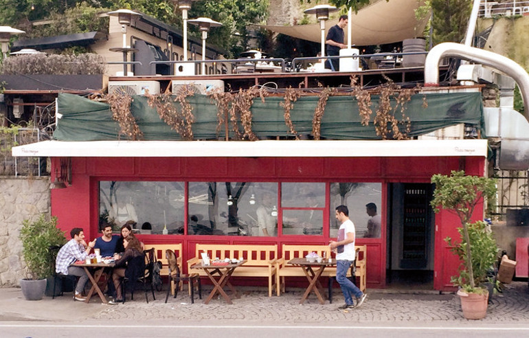Canlısı bir başka oluyor