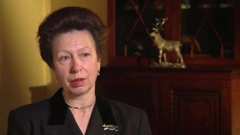 Kraliçe Elizabeth’i bir de çocuklarından dinleyin… En özel anlarını paylaştılar… ‘Meğer annem o filmde başrolde oynamış’