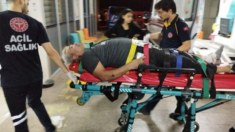 Ağaçta mahsur kalan paraşütçü yaralı olarak kurtarıldı