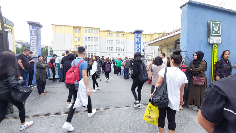İstanbulda ilk zil alarmı 16 bin servis yollarda... İşte trafikteki son durum