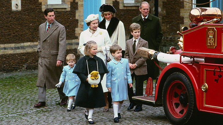 Torunları Büyükanne Elizabeth’i anlatıyor... Bakış açısı hep Neden olmasındı