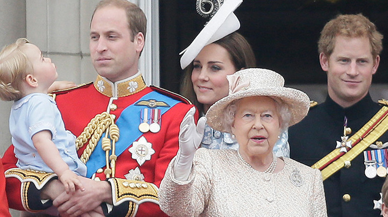 Torunları Büyükanne Elizabeth’i anlatıyor... Bakış açısı hep Neden olmasındı