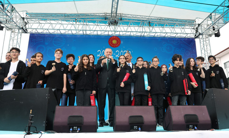 Yeni eğitim-öğretim yılı başladı Cumhurbaşkanı Erdoğan: Geleceğimizi tarihinden gurur duyan gençlere emanet etmek istiyoruz