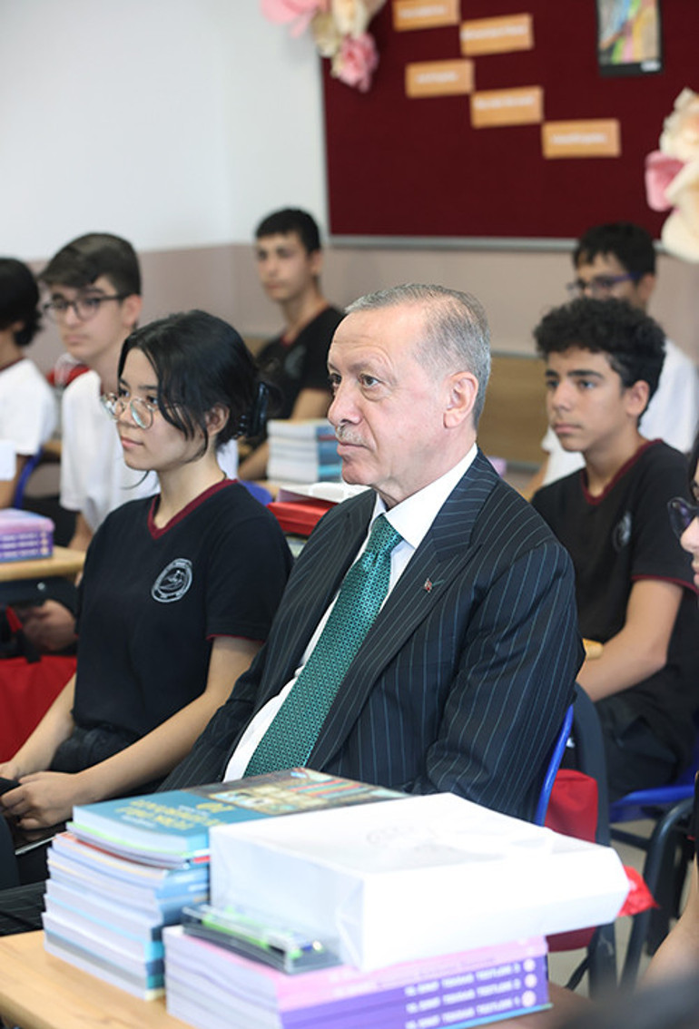 Yeni eğitim-öğretim yılı başladı Cumhurbaşkanı Erdoğan: Geleceğimizi tarihinden gurur duyan gençlere emanet etmek istiyoruz