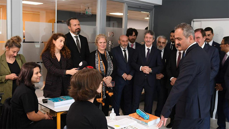 Demirören Medya Lisesi’nde ilk ders zili çaldı... Bakan Özer: Tarihi bir dönemece işaret ediyor
