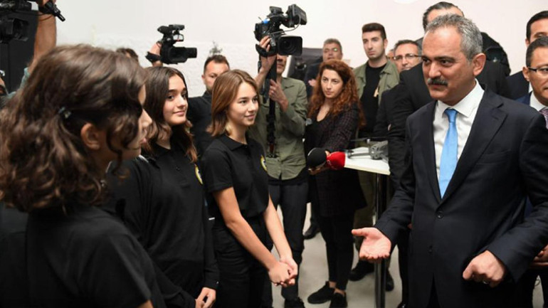 Demirören Medya Lisesi’nde ilk ders zili çaldı... Bakan Özer: Tarihi bir dönemece işaret ediyor