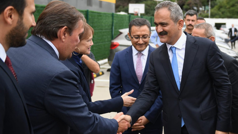 Demirören Medya Lisesi’nde ilk ders zili çaldı... Bakan Özer: Tarihi bir dönemece işaret ediyor
