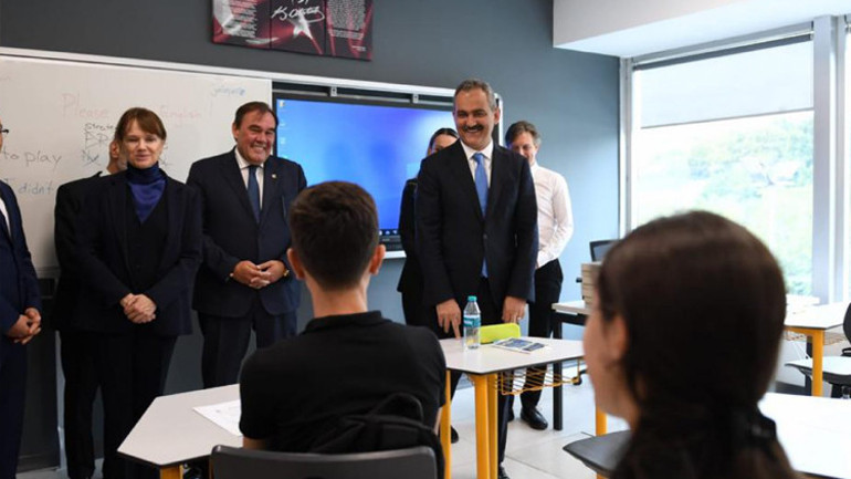 Demirören Medya Lisesi’nde ilk ders zili çaldı... Bakan Özer: Tarihi bir dönemece işaret ediyor