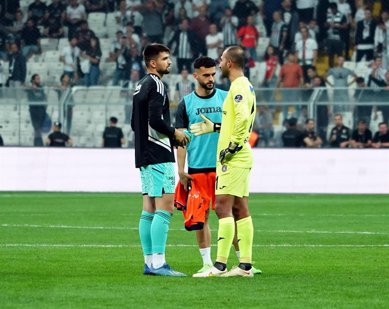 Son Dakika: Beşiktaş - Başakşehir maçında 12 yıl sonra bir ilk Ligin en kötüsü oldu... Yetersiz, tutuk, halı saha edasında...