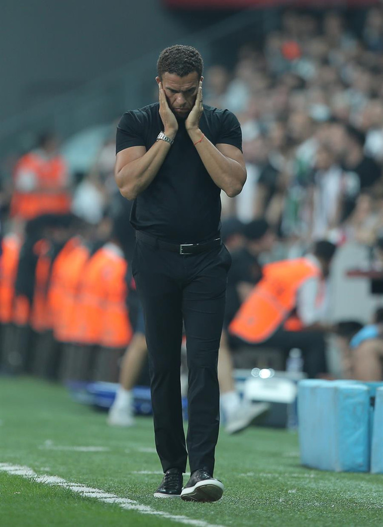 Son Dakika: Beşiktaş - Başakşehir maçında 12 yıl sonra bir ilk Ligin en kötüsü oldu... Yetersiz, tutuk, halı saha edasında...