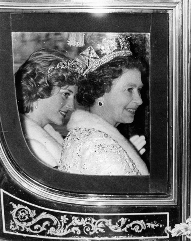 Kraliçe 2. Elizabeth ve Diana: Nasıl bir kayınvalideydi Yarım saat içinde tam üç kez ağladı