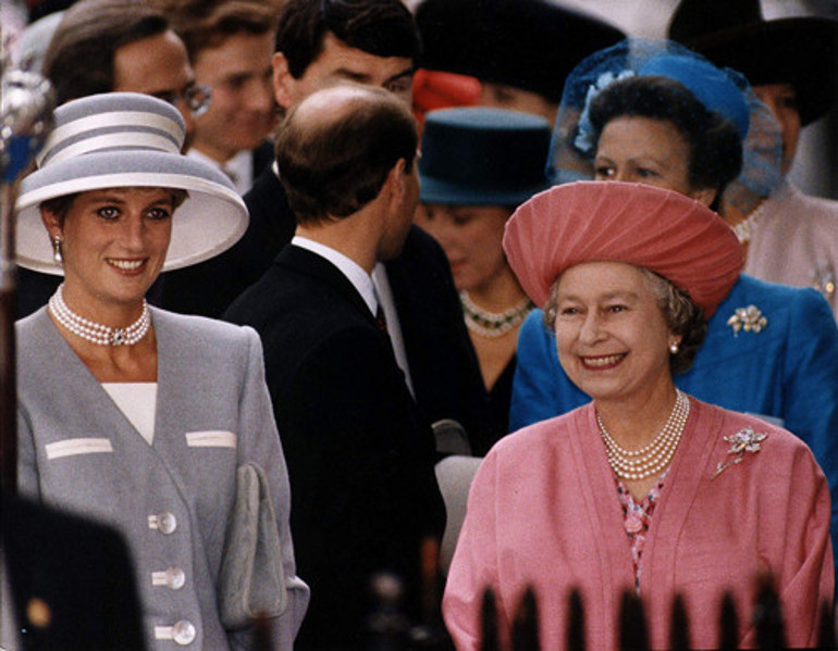 Kraliçe 2. Elizabeth ve Diana: Nasıl bir kayınvalideydi Yarım saat içinde tam üç kez ağladı