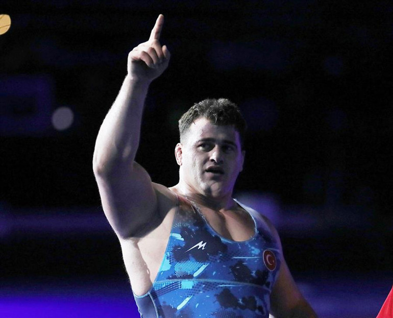 Son dakika: Rıza Kayaalpten tarihi başarı Dünya Güreş Şampiyonası’nda 5. şampiyonluk