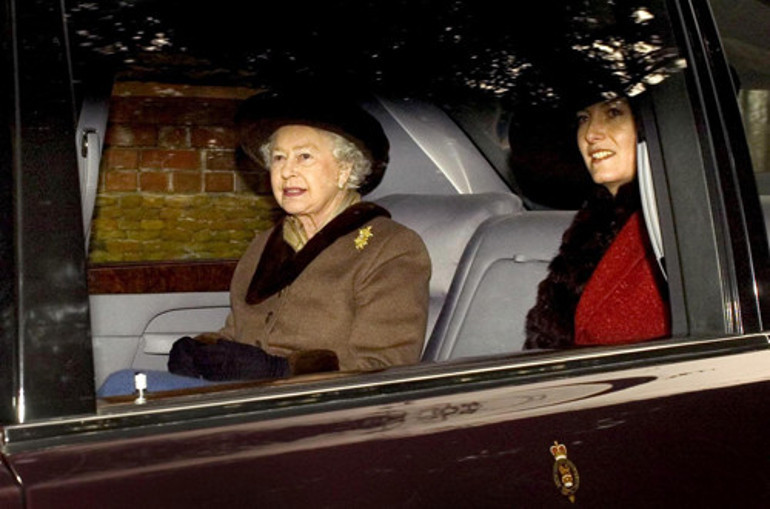 Kraliçenin kaybının acısı yüzüne kazındı: Kızı bile bu kadar yıkılmadı