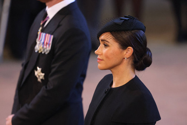 Kate Middleton intikam küpelerini taktı: Hem Kraliçeye hem kayınvalideye selam