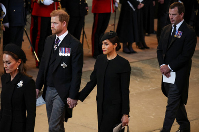 Kate Middleton intikam küpelerini taktı: Hem Kraliçeye hem kayınvalideye selam