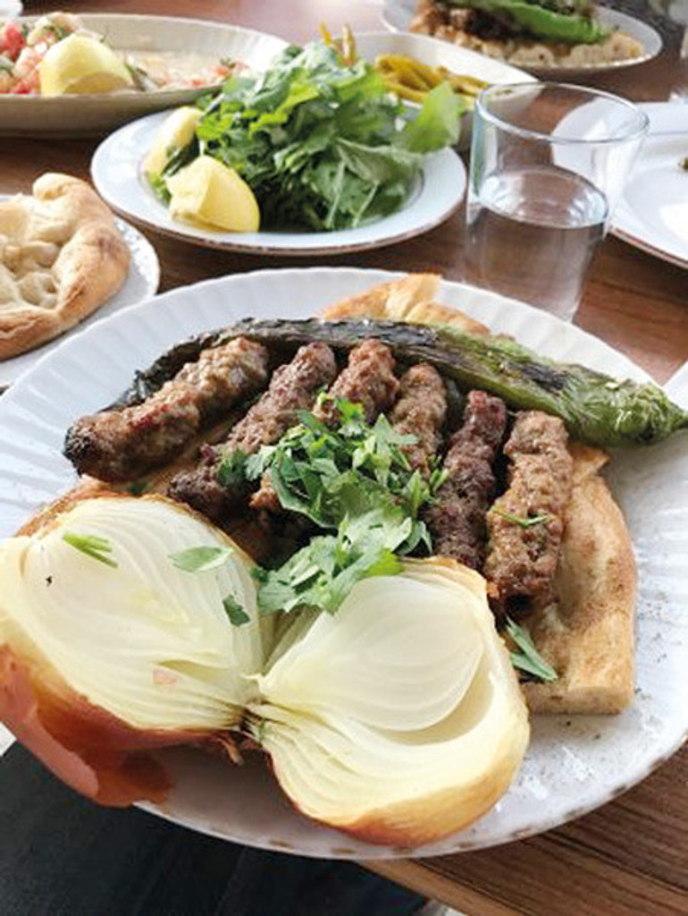 Yanık dondurma, tahinli piyaz, serpme börek...