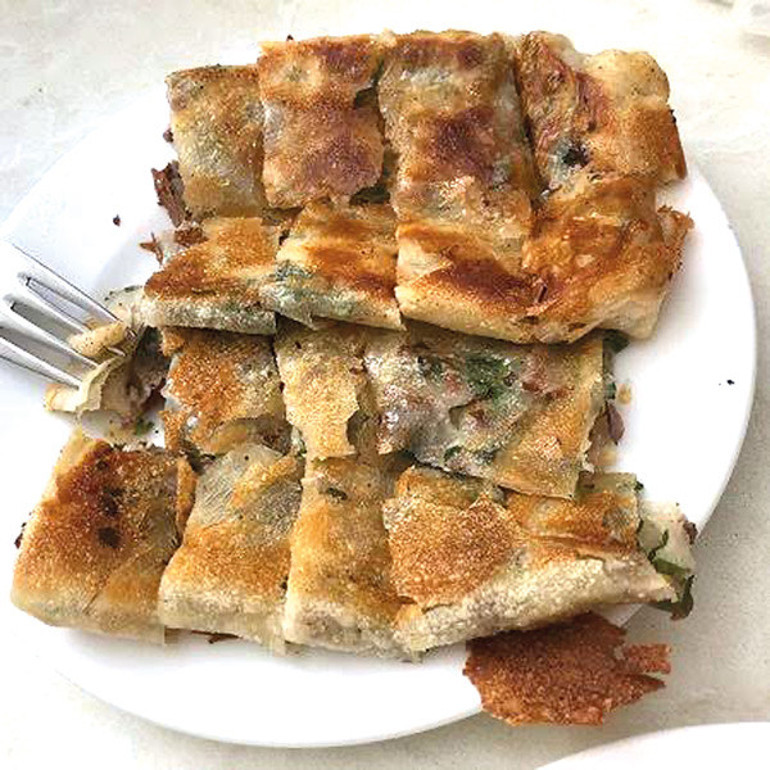 Yanık dondurma, tahinli piyaz, serpme börek...
