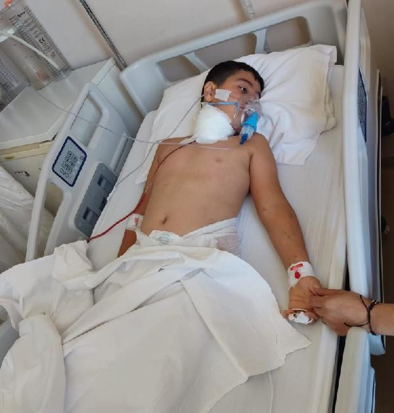 Bahçelievlerde korkunç olay: Demir korkuluk boğazına saplandı