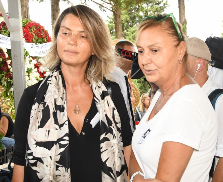 Açelya Akkoyun eski eşinin cenazesinde yaşadığı zor anları anlattı: Teyzeciğim artık kalbinizi kıracağım
