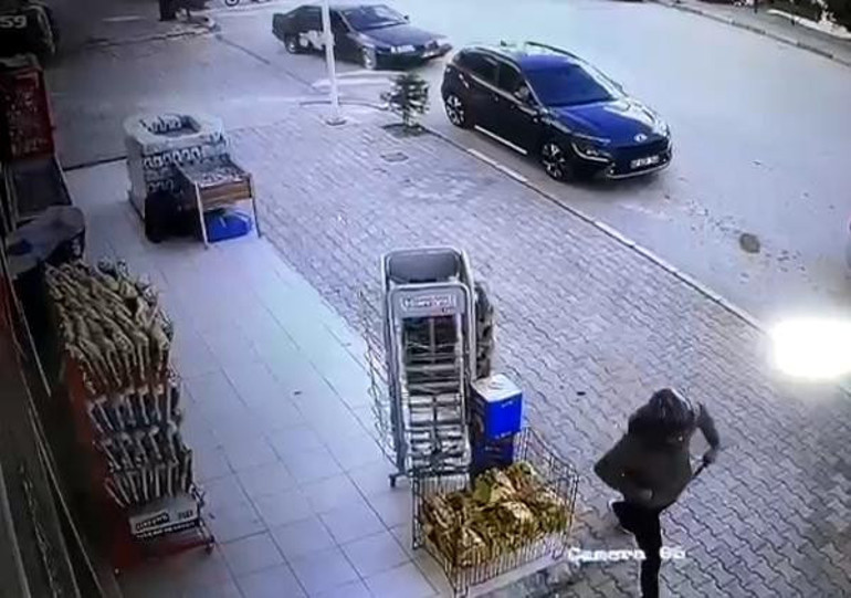 Antalyada Elmalı Belediye Başkan Yardımcısı Hasan Aydını tabancayla vurup yaralayan saldırgan kamerada