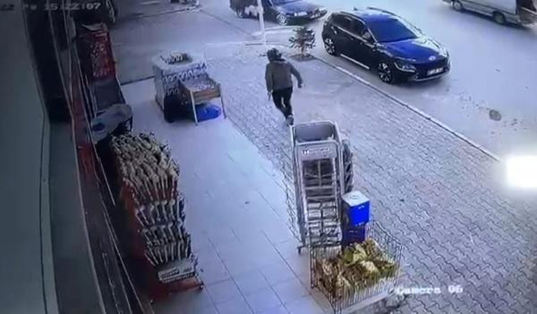 Antalyada Elmalı Belediye Başkan Yardımcısı Hasan Aydını tabancayla vurup yaralayan saldırgan kamerada