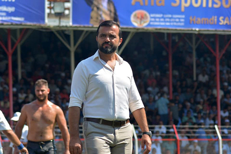 Antalyada Elmalı Belediye Başkan Yardımcısı Hasan Aydını tabancayla vurup yaralayan saldırgan kamerada