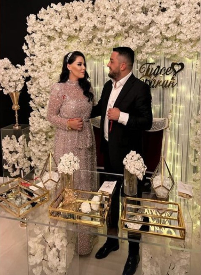 Kızını evlendirdi... Ünlü türkücü kayınvalide oldu